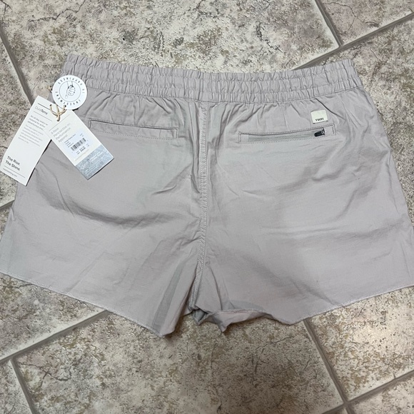 Vuori Pants - VUORI Women’s Elastic-Waist Casual Shorts - Taupe XL NWT